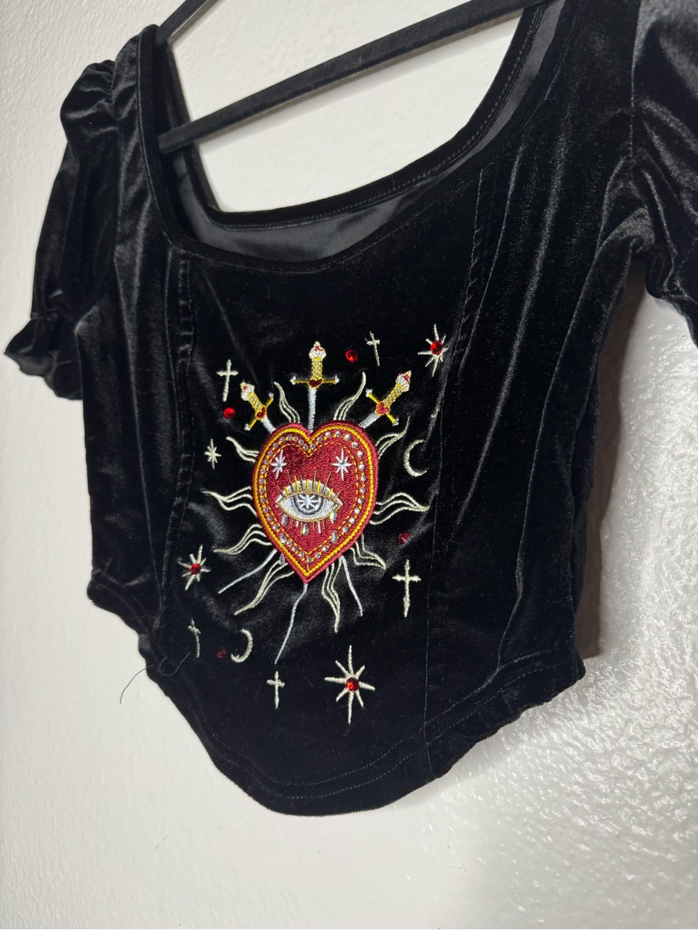 ROMWE Gothic Black Velvet Puff Sleeve Embroidered Heart Corset Crop Top Sz S - Picture 3 of 7